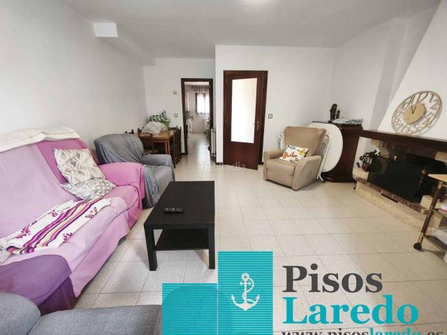 Casa adosada en venta en Laredo, Zona Playa. Fantástico chalet a un paso de la playa. Casas adosadas.