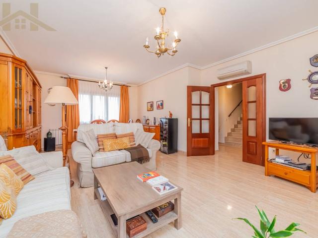 Casa adosada en Venta en Las Aves