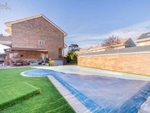 Casa adosada en Venta en Las Castañeras Bulevar