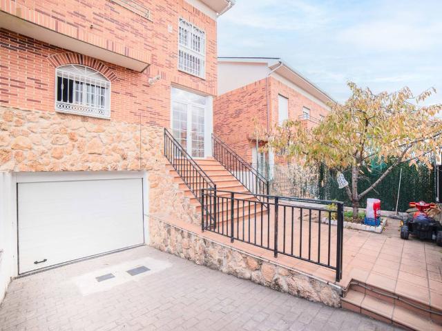 Casa adosada en Venta en Las Castañeras Bulevar