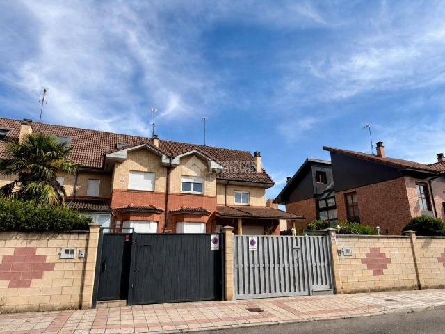 Casa adosada en Venta en Las Eras de Renueva