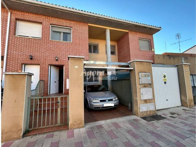 Casa adosada en Venta en Las Flores
