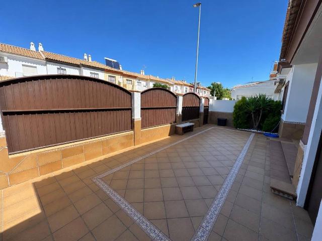 Casa adosada en Venta en Las Palmeras Dehesilla