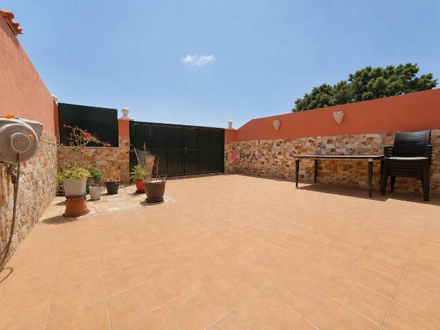 Casa adosada en Venta en Las Rosas