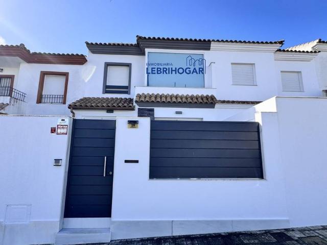 Casa adosada en Venta en Lebrija