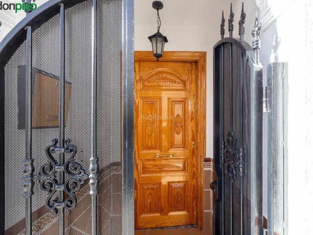 Casa adosada en venta en Lecrín. Encantadora casa con patio en Murchas, Valle de Lecrín Granada. Casas adosadas.