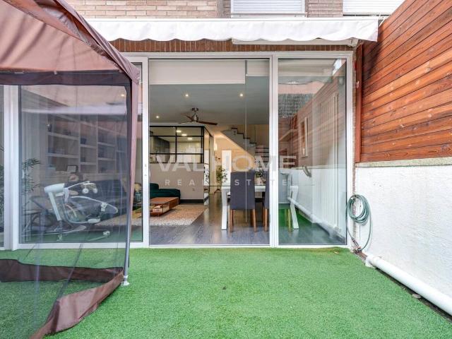 Casa adosada en Venta en L'Eixample