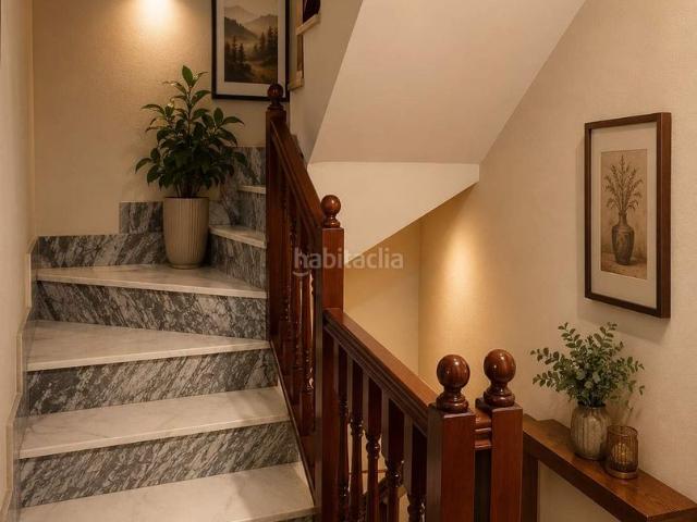 Casa adosada en venta en León, El Soto. CHALET EN URBANIZACION REY SANCHO LEON. Casas adosadas.