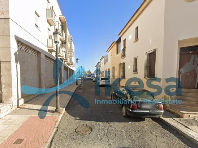 Casa adosada en venta en Lepe. Venta de casa adosada en Lepe, Huelva. ACTIVO INMOBILIARIO SIN POSESIÓN, NO SE PUEDE VISITAR. Casas adosadas.