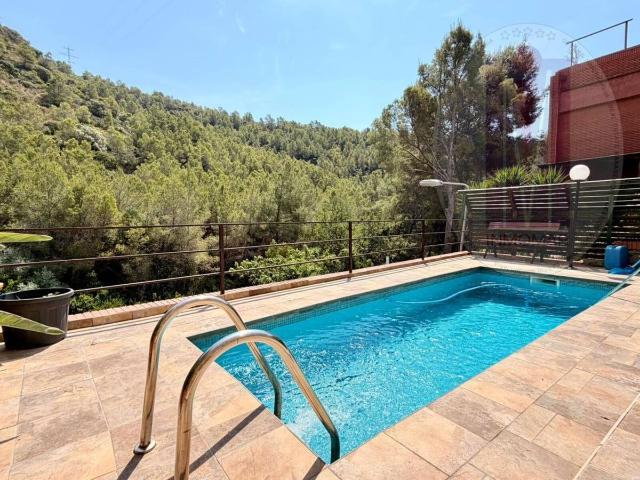 Casa adosada en Venta en Les Botigues de Sitges