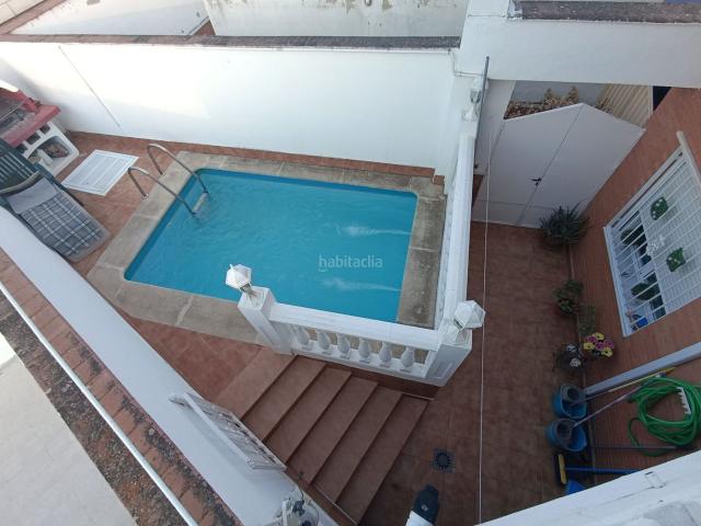 Casa adosada en venta en Linares, La Paz Las Américas. Casa con piscina privada en Barriada las Americas. Casas adosadas.