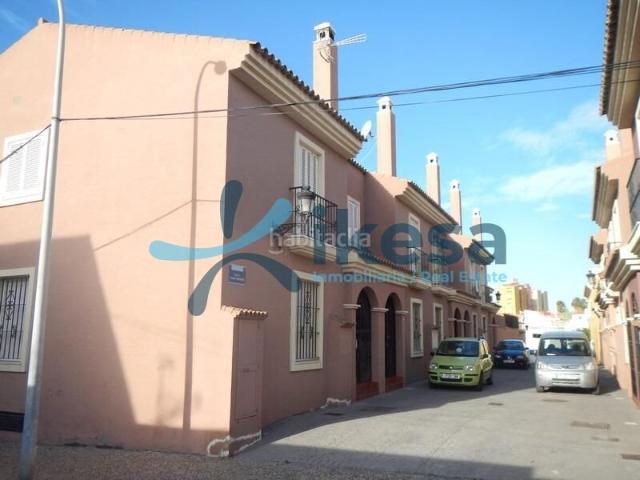 Casa adosada en venta en Línea de la Concepción La, Mondejar Junquillos. Venta de Adosado en La Línea de la Concepción, Cádiz. Activo Inmobiliario Sin Posesión, No se puede Visitar. Casas adosadas.