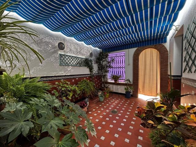 Casa adosada en venta en Línea de la Concepción La, Santa Bárbara Ciudad Deportiva. Oasis exclusivo en Santiago 4 dormitorios, piscina privada y garaje para 2 coches. Casas adosadas Línea de la.