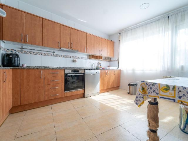 Casa adosada en venta en Llacuna La. Fantástica Casa adossada amb garatge i terrassa. Casas adosadas Llacuna.