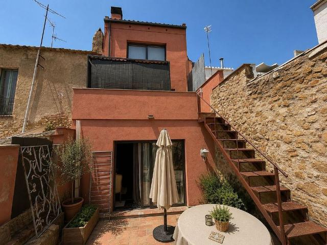 Casa adosada en venta en Llagostera, de 221 m² 3 habitaciones por 390.000