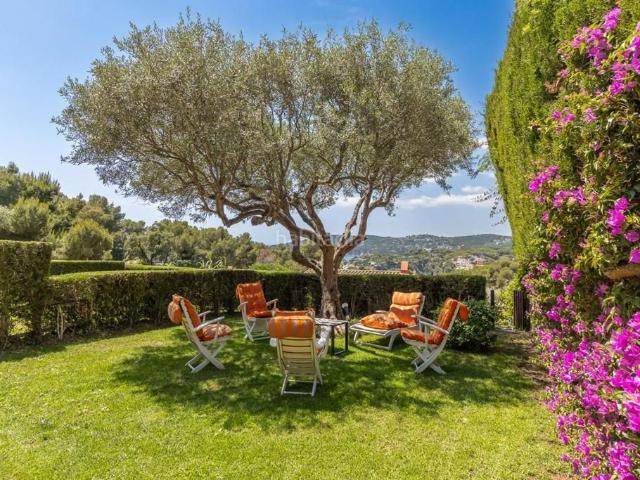 Casa adosada en venta en Llafranc Costa Brava. Casa con vistas al mar en Llafranc con licencia turística. Casas adosadas.