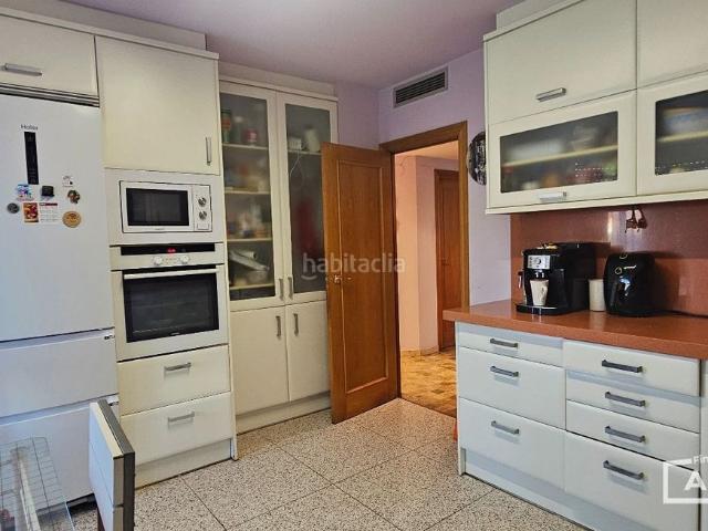 Casa adosada en venta en Lleida, Joc de la Bola Camps d'Esports. Casa en zona Rovira Roure, Hospital Arnau, EKKE. Casas adosadas.