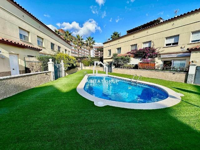 Casa adosada en venta en Lloret de Mar, de 190 m² 4 habitaciones por 475.000