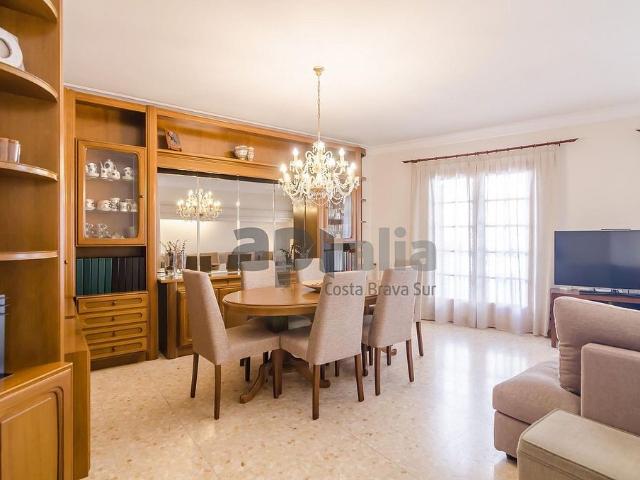 Casa adosada en venta en Lloret de Mar, de 290 m² 3 habitaciones por 590.000