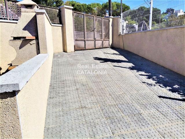 Casa adosada en venta en Lloret de Mar, Lloret Residencial Montlloret Costa Brava. Casa apareada soleada cerca de la playa de Lloret de Mar. Casas adosadas Lloret de.