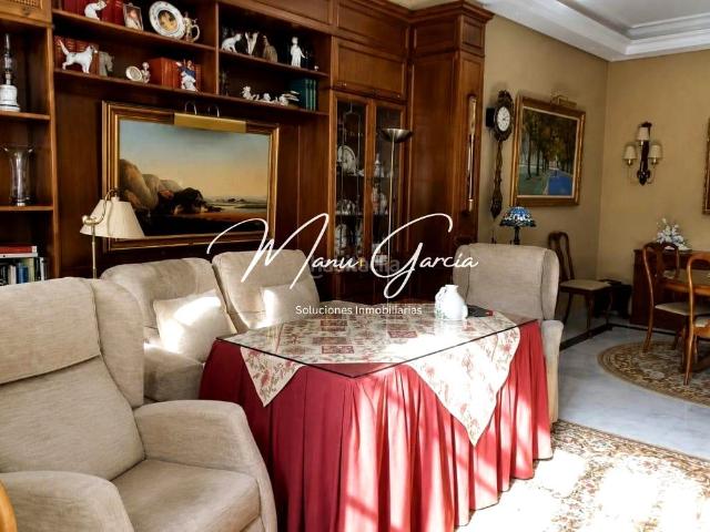 Casa adosada en venta en Lucena, Centro. Se vende casa en zona centro de Lucena, Córdoba. Casas adosadas.