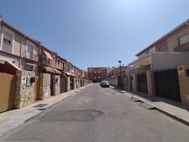 Casa adosada en venta en Lucena, El Valle. Adosada sin posesión en Lucena. Casas adosadas.