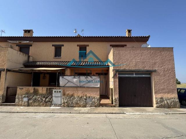 Casa adosada en Venta en Lucillos