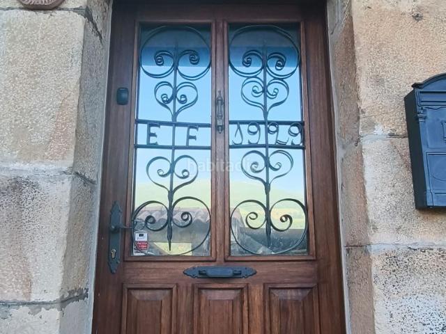 Casa adosada en venta en Luena. Casa familiar adosada en el Valle de Luena, Cantabria. Casas adosadas.