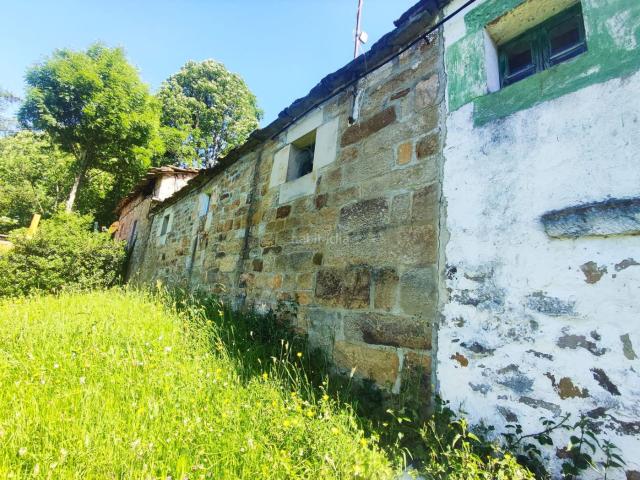 Casa adosada en venta en Luena. En SEL DEL MANZANO, un pequeño barrio perteneciente a Resconorio, tenemos una VIVIENDA TRADICIONAL CANTABRA, aunque muy bien conse. Casas adosadas.