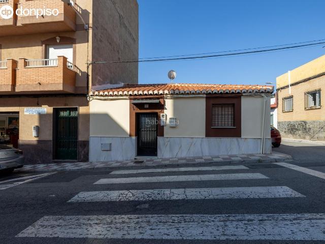 Casa adosada en venta en Motril, Motril ciudad. Casa independiente en Motril de dos dormitorios. Casas adosadas.