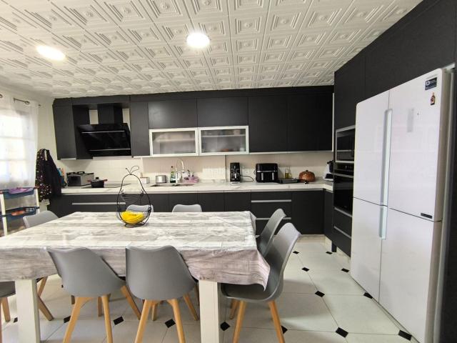 Casa adosada en venta en Motril, Motril ciudad. Chatet en venta zona Hospital. Casas adosadas.