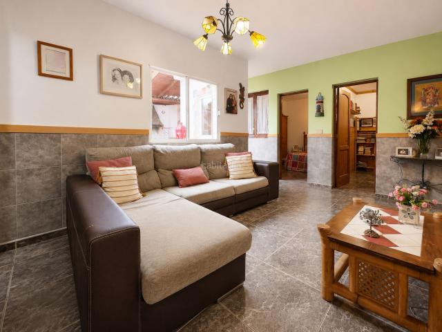 Casa adosada en venta en Moya. Casas adosadas.