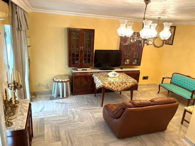 Casa adosada en venta en Moguer. Moguer Adosado listo para entrar a vivir con garaje, terraza y patio. Casas adosadas.