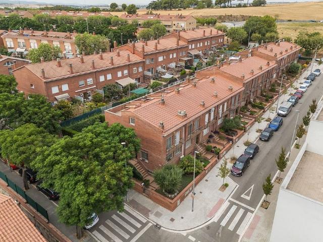 Casa adosada en venta en Mollet del Vallès, de 157 m² 4 habitaciones por 630.000