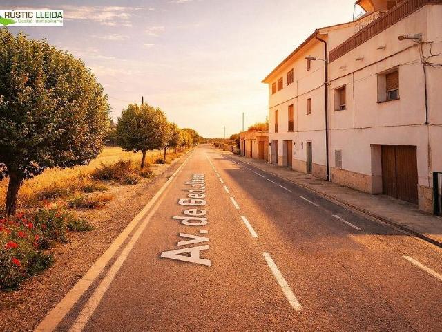 Casa adosada en venta en Mollerussa, de 267 m² 4 habitaciones por 209.000