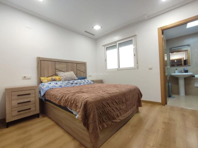 Casa adosada en venta en Monforte del Cid. Bungalow con encanto y diseño moderno en Monforte del Cid Amplio, con gran garaje y listo para entrar. Casas adosadas Monforte del.