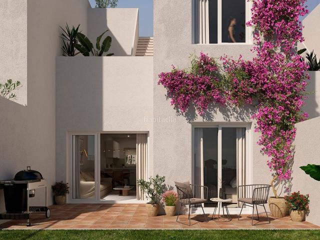 Casa adosada en venta en Monforte del Cid. Casa adosada de 3 dormitorios y 2 baños con piscina y jardín en Monforte del Cid. Casas adosadas Monforte del.