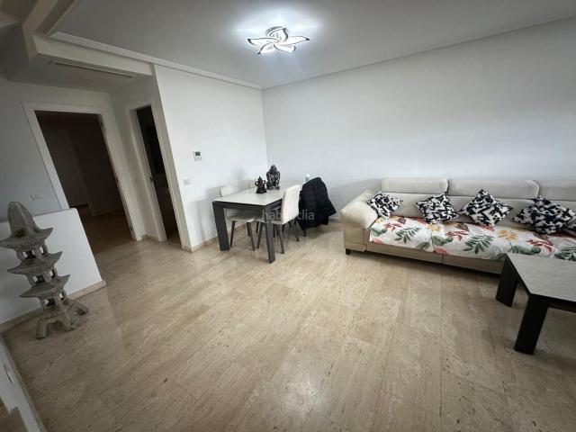 Casa adosada en venta en Monforte del Cid. Casa adosada reformada de 254 m2 con garaje y terrazas en Monforte del Cid. Casas adosadas Monforte del.