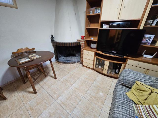 Casa pareada en venta en Monòver. Casa de 2 plantas, patio y cueva en Las Casas del Señor. Casas pareadas.