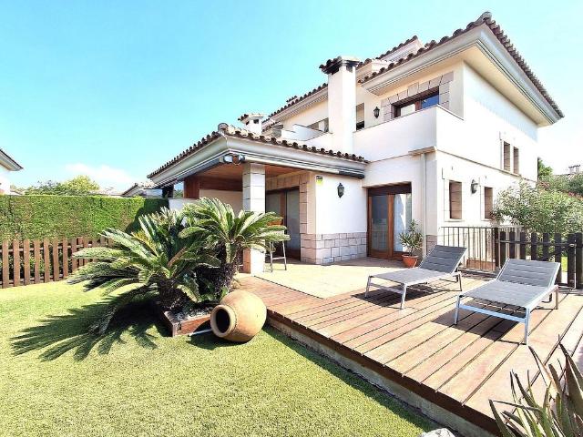 Casa adosada en venta en Mont Roig del Camp, de 180 m² 4 habitaciones por 425.000