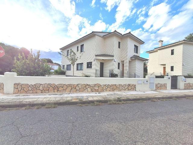Casa adosada en venta en Mont Roig del Camp, de 194 m² 4 habitaciones por 395.000