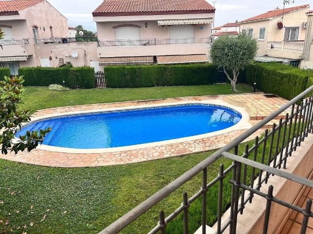 Casa adosada en venta en Mont Roig del Camp, de 126 m² 4 habitaciones por 270.000