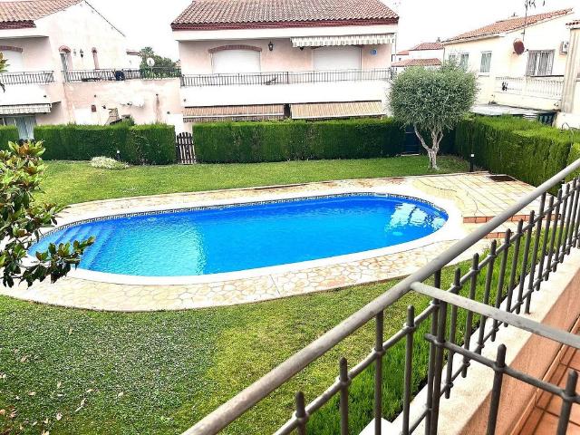 Casa adosada en venta en Mont Roig del Camp, de 79 m² 4 habitaciones por 270.000
