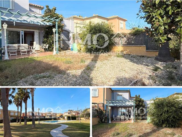 Casa en venta en Mont roig del Camp, Platja de Mont roig Costa Dorada. Casa adosada con piscina comunitaria. Casas Mont roig del.