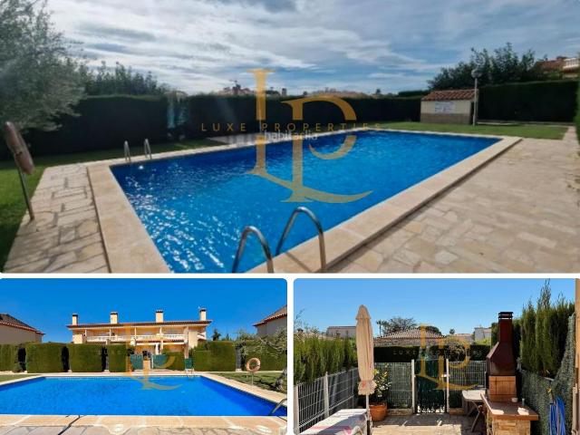 Casa adosada en venta en Mont roig del Camp, Platja de Mont roig Costa Dorada. ESPECTACULAR CASA ADOSADA CON PISCINA Y GARAJE CERCA DE LA PLAYA. Casas adosadas Mont roig del.