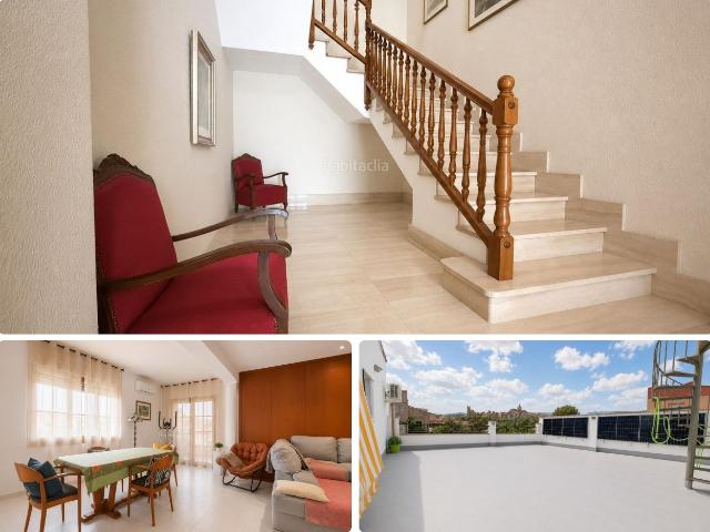 Casa adosada en venta en Mont roig del Camp, Poble Costa Dorada. Exclusiva casa de 5 habitaciones con múltiples espacios en Montroig del Camp. Casas adosadas Mont roig del.