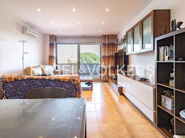 Casa adosada en venta en Montornès del Vallès. Bonita casa pareada cerca de los servicios y tren en Montornès del Vallès. Casas adosadas Montornès del.