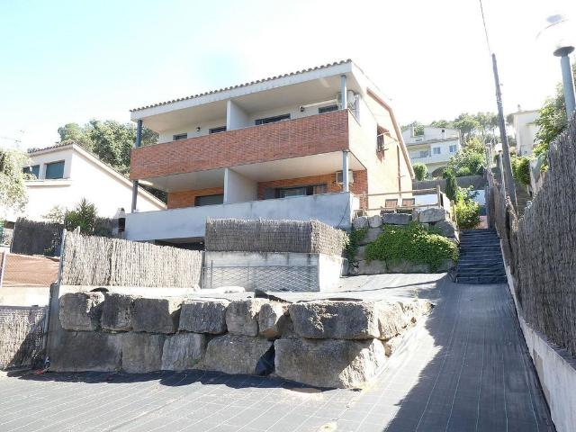 Casa adosada en venta en Montornès del Vallès, de 241 m² 5 habitaciones por 505.000