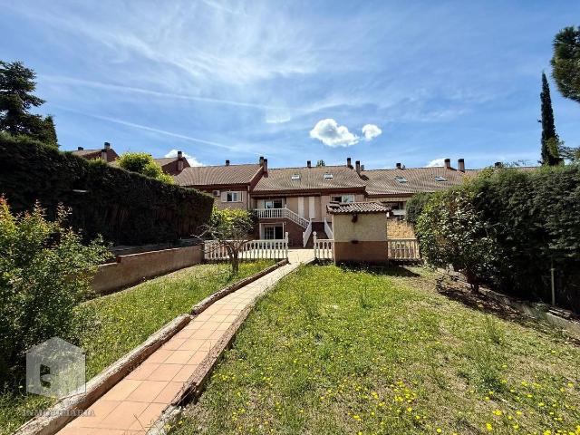 Casa adosada en Venta en Monte Rozas