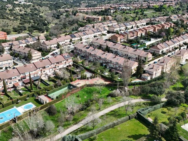 Casa adosada en Venta en Monte Rozas